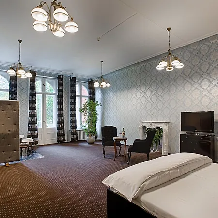 Matejki 8 شقة فندقية 4*