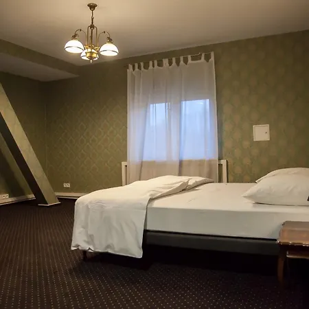 Matejki 8 شقة فندقية 4*