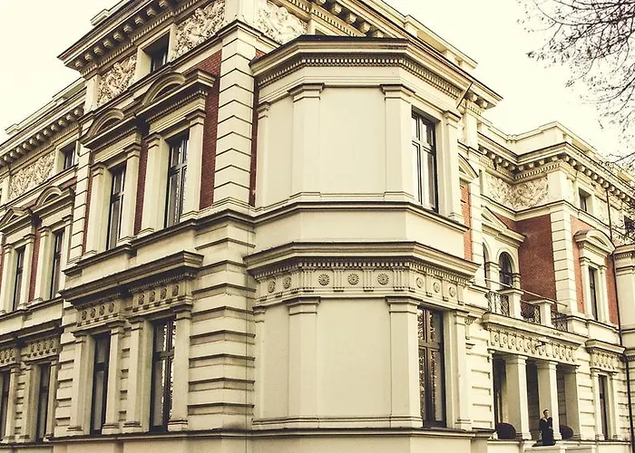 מלון דירות Matejki 8 4*