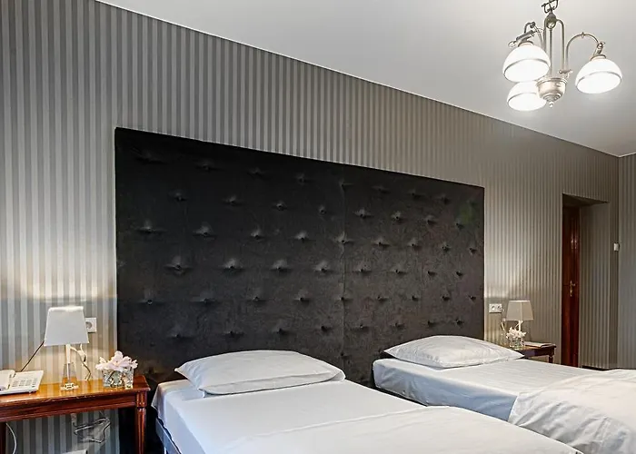 Matejki 8 מלון דירות 4*